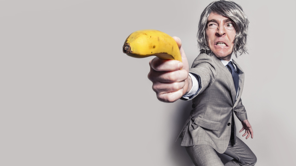 une communication agressive avec une banane