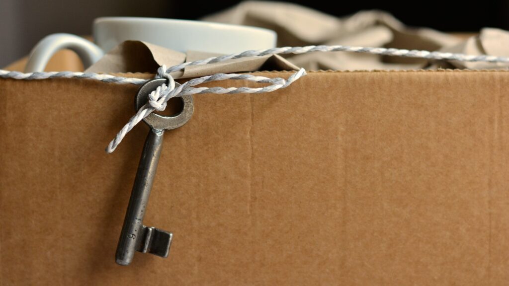 faire ses cartons et rendre les clefs